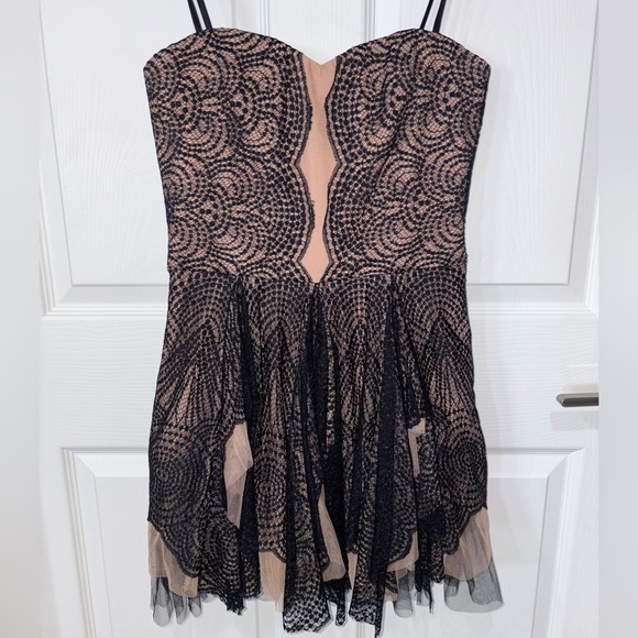 BCBGMaxAzria Dresses & Skirts - NWT BCBG Max Azria Noelle black/nude strapless and ruffled dress size 6
